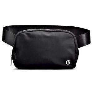 Lululemon Everywhere Belt Bag
